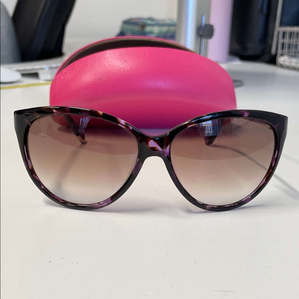 Juicy Couture Black Sunglasses with Pink Case - Picture 2 of 5